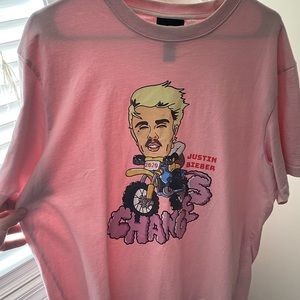Justin Bieber Changes T-shirt